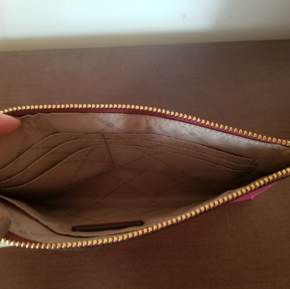 SALE! Michael Kors Clutch/Wristlet - Picture 8 of 8